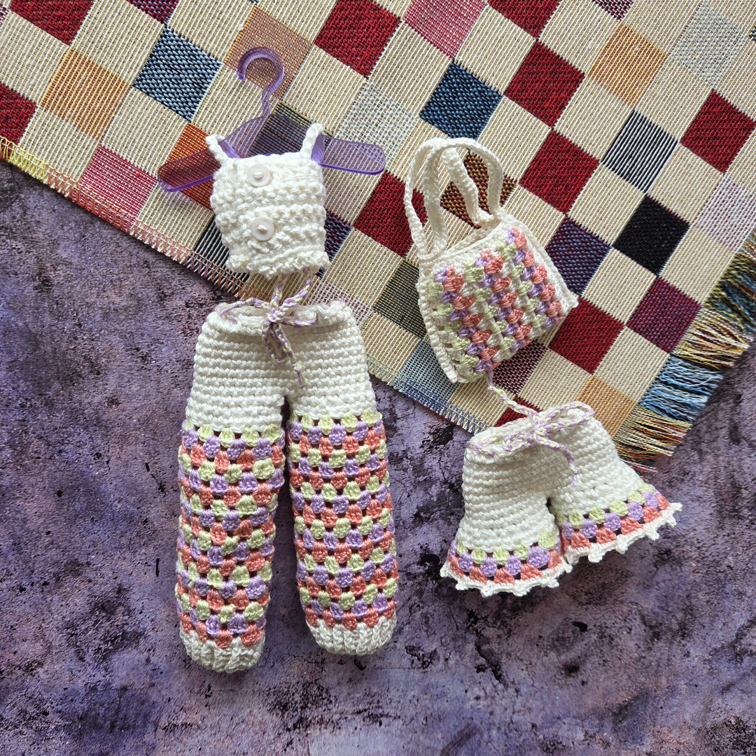 Pre-order: Amilishly Haakpatroon Kledingset Yet Another Granny Outfit - Image 3